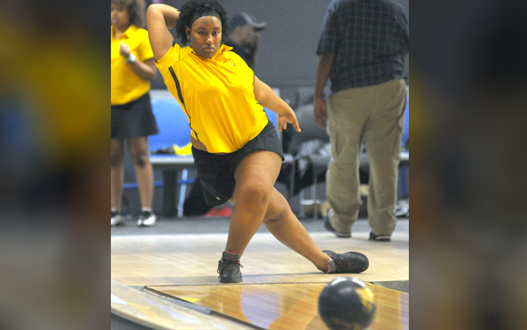 Cayla Snowden bowling