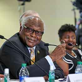 /about/news/bsyou/2022/04-06-2022-images/clyburn-for-bsyou.jpg
