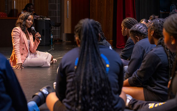 CNN’s Abby Phillip Meets with Sint Maarten Students at Bowie State