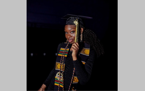 A Creative Businesswoman: Zahra Tholley ‘25 Boldly Expresses Her Range